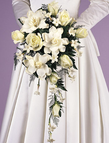 Cascading of gardenia bouquets
